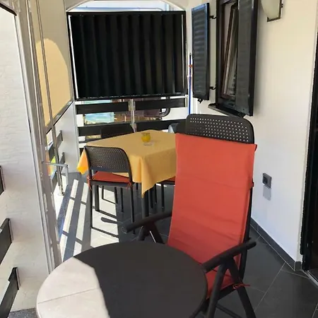 Bianco To Relax, Just 400 M From The With Free Parking